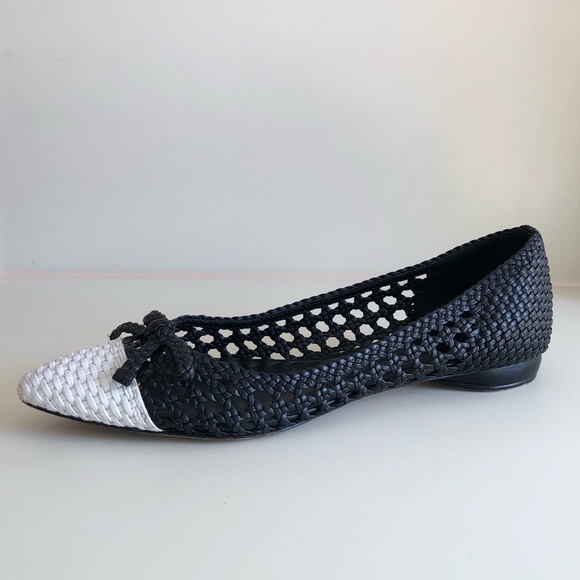 Delman Black and white woven flat slip-on with woven bow detail leather size 9 - Picture 3 of 17